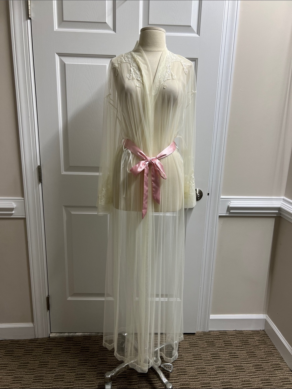 Victoria's Secret Sheer Ivory Long Robe Pink Satin Waist Tie medium M NWOT 58